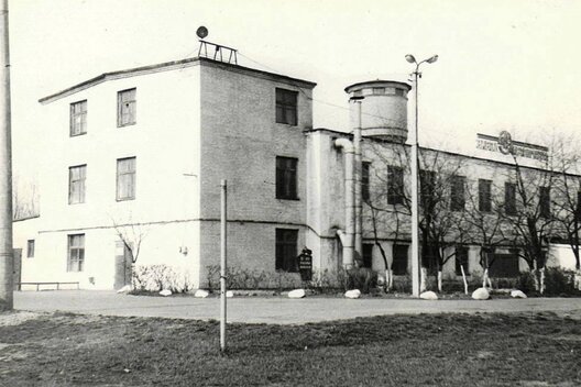 Будынак былога лагера ў савецкі час пераўтварылі ў заводскі корпус Будынак былога лагера ў савецкі час пераўтварылі ў заводскі корпус