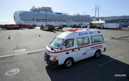 Лайнер Diamond Princess на каранціне ў порце Ёкагаме. Лайнер Diamond Princess на каранціне ў порце Ёкагаме.