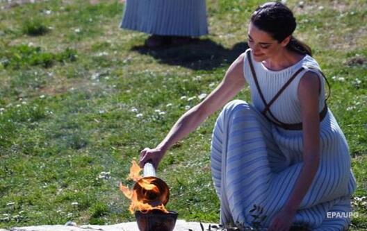 Эстафету алімпійскага агню спынілі з-за каронавіруса Эстафету алімпійскага агню спынілі з-за каронавіруса