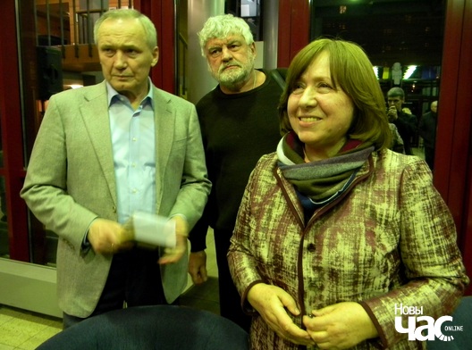 Уладзімір Някляеў, Уладзімір Арлоў і Святлана Алексіевіч падчас пасяджэння «Інтэлектуальнага клуба». Фота Сяргея Шапрана Уладзімір Някляеў, Уладзімір Арлоў і Святлана Алексіевіч падчас пасяджэння «Інтэлектуальнага клуба». Фота Сяргея Шапрана