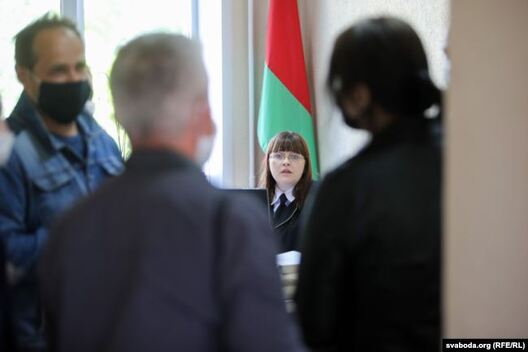 Суддзя бяз маскі Суддзя бяз маскі