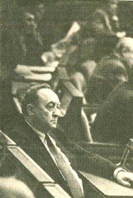 Старшыня Савета Міністраў Рэспублікі Беларусь Вячаслаў Кебіч на паседжанні нечарговай адзінаццатай сесіі Вярхоўнага Савета Беларусі 12 склікання. Крыніца: Народная газета, сакавік, 1993. Старшыня Савета Міністраў Рэспублікі Беларусь Вячаслаў Кебіч на паседжанні нечарговай адзінаццатай сесіі Вярхоўнага Савета Беларусі 12 склікання. Крыніца: Народная газета, сакавік, 1993.