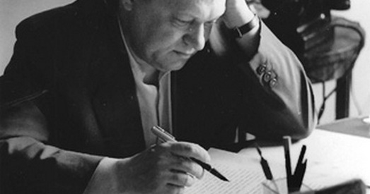 «Некалі баязлівыя чыноўнікі, замест белага колеру, навязалі сцягу карункі… з жаночай спадніцы»