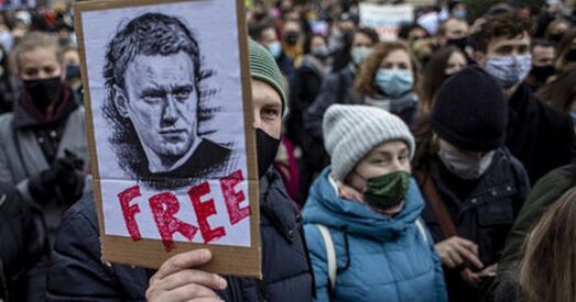 За кампаніяй па дыскрэдытацыі Навальнага стаяць «людзі з RT у розных краінах»?