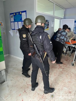 У Закарпацці дэпутат падарваў гранаты ў будынку сельсавета, шмат пацярпелых. Фота: npu.gov.ua У Закарпацці дэпутат падарваў гранаты ў будынку сельсавета, шмат пацярпелых. Фота: npu.gov.ua