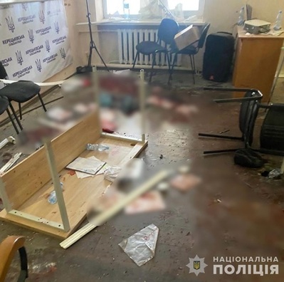 У Закарпацці дэпутат падарваў гранаты ў будынку сельсавета, пацярпелі 26 чалавек. Фота: npu.gov.ua У Закарпацці дэпутат падарваў гранаты ў будынку сельсавета, пацярпелі 26 чалавек. Фота: npu.gov.ua