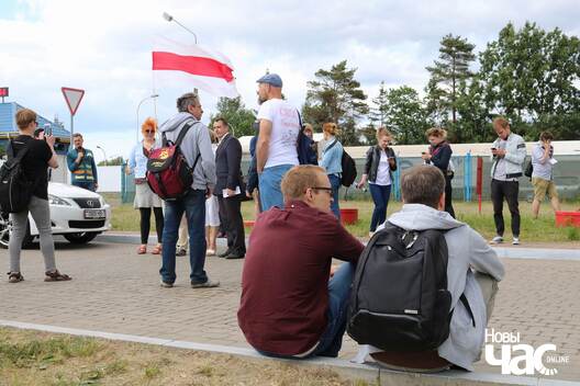 1/25 34638482_1732117920191325_7967395162802356224_n_logo.jpg