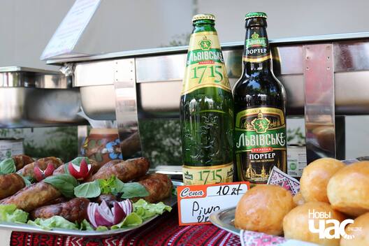 18/19 34675010_1736724773063973_6260192142778433536_n_logo.jpg