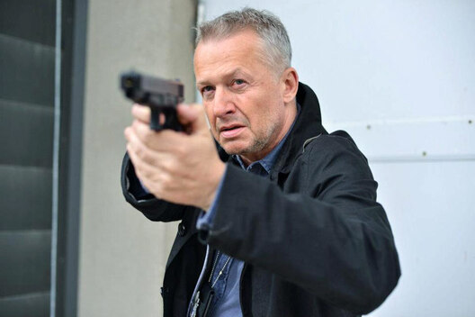 Культавы актор польскага кіно Багуслаў Лінда цэліць у ворага Культавы актор польскага кіно Багуслаў Лінда цэліць у ворага