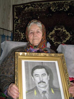 Ульяна Захаранка з партрэтам сына. 2009 год Ульяна Захаранка з партрэтам сына. 2009 год