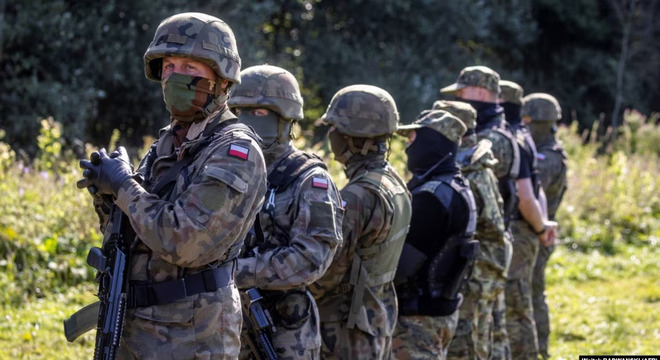 Міграцыйны крызіс на мяжы не спыняецца Дзясяткі мігрантаў штурмавалі мяжу з Польшчай, закідвалі памежнікаў камянямі. Спатрэбіўся вадамёт