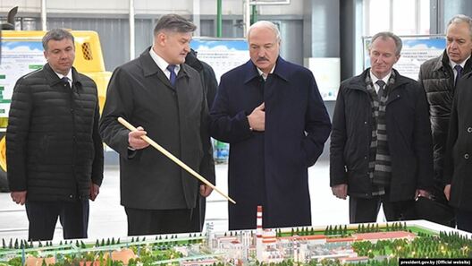 Кіраўніцтва Беларусі на заводзе цэлюлёзы ў Сьветлагорску Кіраўніцтва Беларусі на заводзе цэлюлёзы ў Сьветлагорску
