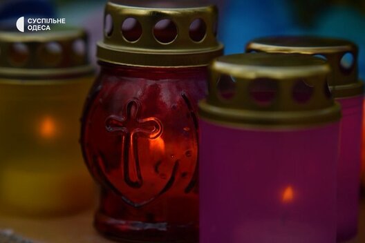 Мемарыял каля разбуранага дома ў Адэсе. Фота: Суспільне Одеса Мемарыял каля разбуранага дома ў Адэсе. Фота: Суспільне Одеса