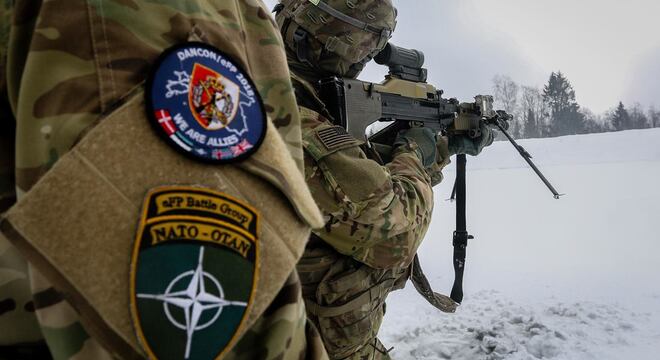 Генерал Хрэнін рыхтуецца да вайны з NATO «Калі ўвесь час крычаць: "NATO! NATO!", то хто-небудзь можа і пачуць»