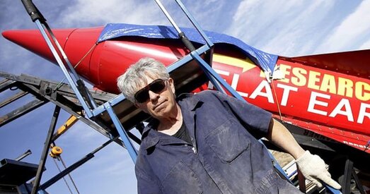 Смерць Х'юза: Усё ж яна плоская!