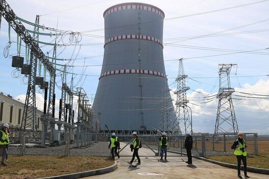 pbs.twimg.com pbs.twimg.com