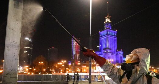 У Польшчы абвяшчаюць лакдаун з 28 снежня, у навагоднюю ноч ўводзяць каменданцкую гадзіну