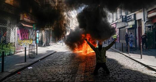 Новыя акцыі: «жоўтыя камізэлькі» распальвалі вогнішчы на вуліцах