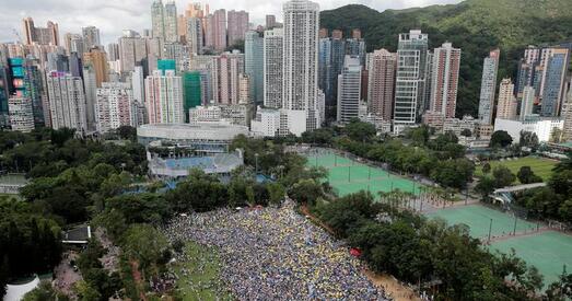 «Не — экстрадыцыі ў Кітай!» На вуліцах Ганконга пратэстуюць сотні тысяч жыхароў