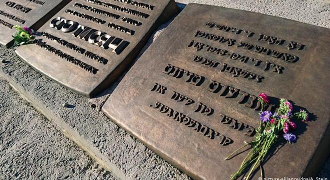 У Кіеве ўшанавалі памяць ахвяр нацысцкіх расстрэлаў у Бабіным Яры У Кіеве ўшанавалі памяць ахвяр нацысцкіх расстрэлаў у Бабіным Яры