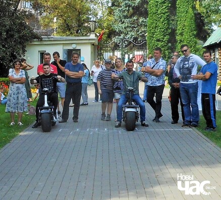 У конкурсе паўдзельнічаў Паўлюк Канавальчык — журналіст, сузаснавальнік і галоўны рэдактар газеты “Навінкі” (на фота справа) У конкурсе паўдзельнічаў Паўлюк Канавальчык — журналіст, сузаснавальнік і галоўны рэдактар газеты “Навінкі” (на фота справа)