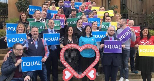 Паўночная Ірландыя легалізавала аднаполыя шлюбы і аборты