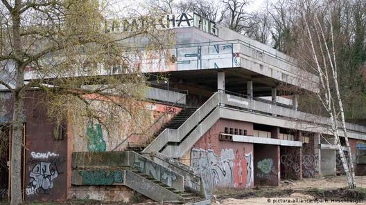 53757382_303.jpg 53757382_303.jpg