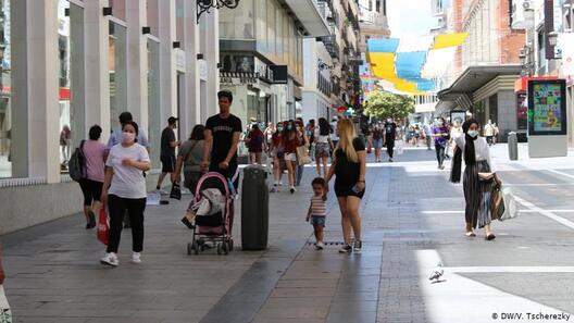 На вуліцах Мадрыда пасля зняцця абмежаванняў, уведзеных з-за пандэміі На вуліцах Мадрыда пасля зняцця абмежаванняў, уведзеных з-за пандэміі