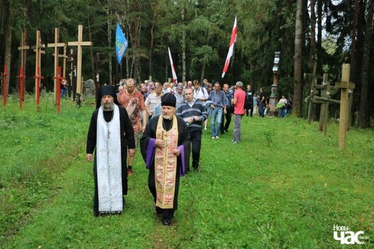 Акцыя супраць рэстарана "Поедем, поедим" у Курапатах 9 верасня 2019 г. Фота Арцёма Лявы Акцыя супраць рэстарана "Поедем, поедим" у Курапатах 9 верасня 2019 г. Фота Арцёма Лявы