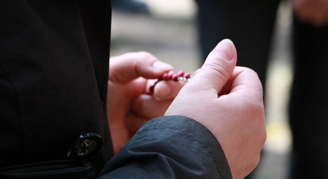 «Калі не супрацьстаяць гвалту, ён прыйдзе зноў на нашу зямлю». Людзі прыйшлі на малітву ў Курапаты «Калі не супрацьстаяць гвалту, ён прыйдзе зноў на нашу зямлю». Людзі прыйшлі на малітву ў Курапаты