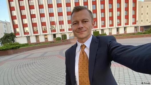 Сэлфі на фоне МЗС: Павел Слюнькін Сэлфі на фоне МЗС: Павел Слюнькін
