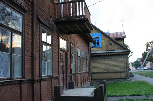 Унікальныя драўляныя дамы з брандмаўэрамі к. 19 ст. па адрасу вул. Міцкевіча, 7 і 9 у Гродна. Фота з фэйсбука Miečysłaŭ Jan Supron Унікальныя драўляныя дамы з брандмаўэрамі к. 19 ст. па адрасу вул. Міцкевіча, 7 і 9 у Гродна. Фота з фэйсбука Miečysłaŭ Jan Supron 
