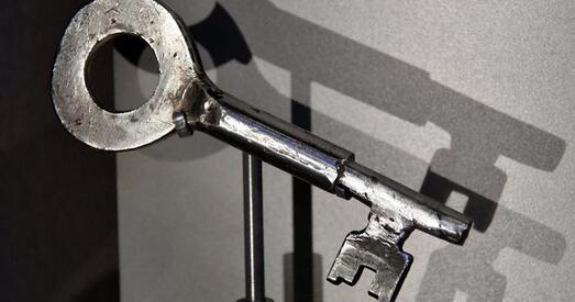 ПАР хоча спыніць продаж на аўкцыёне ключа ад камеры Мандэлы