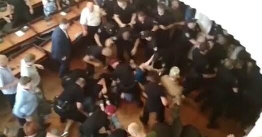 Бойка ва украінскім гарсавеце: пацярпела чацвёра паліцэйскіх