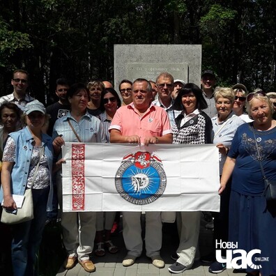 Група тэбээмаўцаў на чале з Аленай Анісім са сцягам, фота А.Давідовіча Група тэбээмаўцаў на чале з Аленай Анісім са сцягам, фота А.Давідовіча
