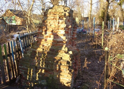 Рэшткі Іллінскай царквы на гарадскіх могілках па вуліцы Чэхава ў Крычаве. Фота А.Кузьміна. Рэшткі Іллінскай царквы на гарадскіх могілках па вуліцы Чэхава ў Крычаве. Фота А.Кузьміна.