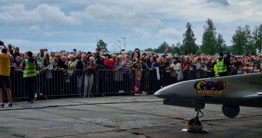 Тысячы літоўцаў праводзілі беспілотнік для Украніы