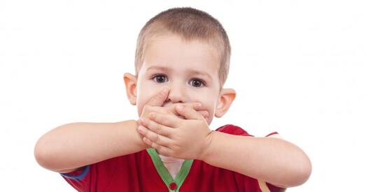 У Расіі настаўніца заклейвала вучням рты скотчам, а тыя — распавялі ўсё бацькам