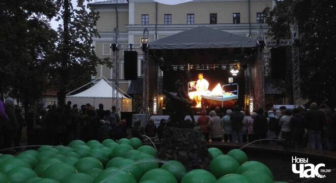 Купалаўскі тэатр ладзіць вулічную трансляцыю спектакля «Радзіва Прудок» (фота) Купалаўскі тэатр ладзіць вулічную трансляцыю спектакля «Радзіва Прудок» (фота)