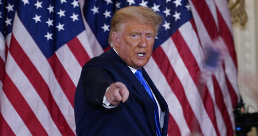 Буйныя тэлеканалы ЗША перапынілі выступ Трампа, калі ён заявіў аб махінацыях на выбарах