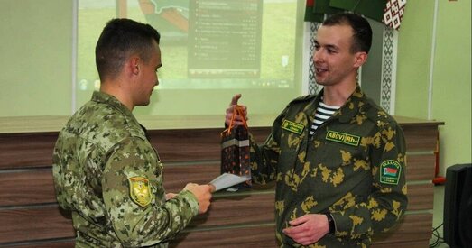 «Значыць, будзем па розныя бакі барыкад» — афіцэра звольнілі, бо не з тым сябраваў