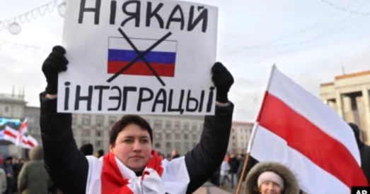 «Коммерсант»: «Эканамічная расійска-беларуская інтэграцыя непазбежна пацягне за сабой палітычную»