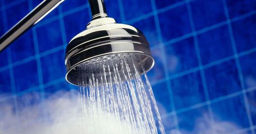 Гарачая вада: Чаму ў Беларусі адключаюць, а ў Польшчы — не