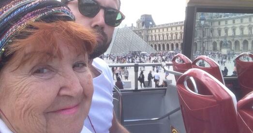 Унук вывез 83-гадовую бабулю ў Парыж. Вось яе ўражанні
