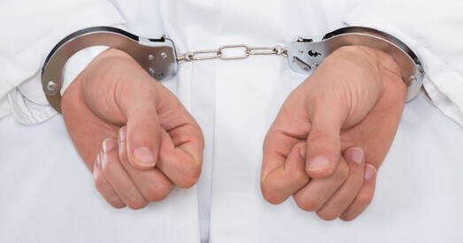 У Магілёве ГУБАЗіК затрымаў лекара