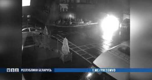 Што не так з відэа МУС, на якім кідаюць кактэйлі Молатава ў двор РУСС?