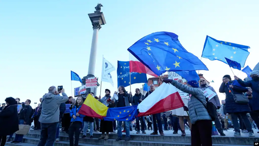 Дэманстрацыя прыхільнікаў ЕС у Варшаве, 10 кастрычніка 2021 Дэманстрацыя прыхільнікаў ЕС у Варшаве, 10 кастрычніка 2021