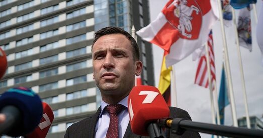 Бел-чырвона-белы сцяг, вывешаны ў Рызе падчас хакейнага чэмпіянату свету, выставілі на аўкцыён