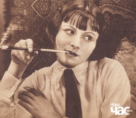 Дзяўчына ў рэстаране, 1930 гады Дзяўчына ў рэстаране, 1930 гады