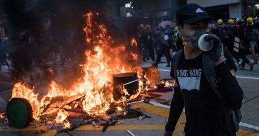 Падчас пратэстаў у Ганконгу паліцыя прымяніла баявыя патроны